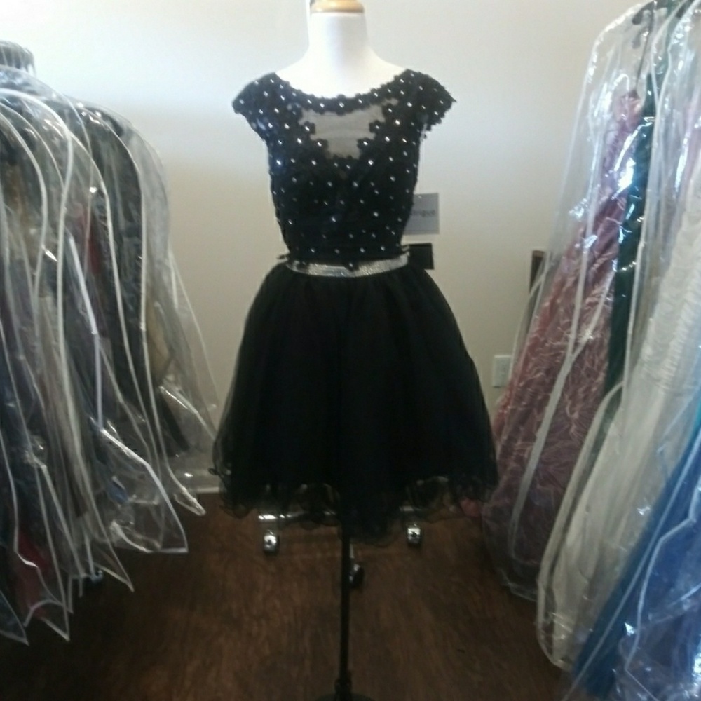 prom/wedding/ homecoming  or formal dress